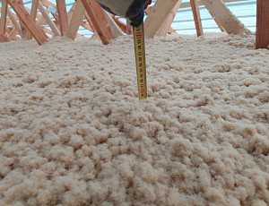 Zateplení dřevostavby pomocí dřevovláknité foukané izolace